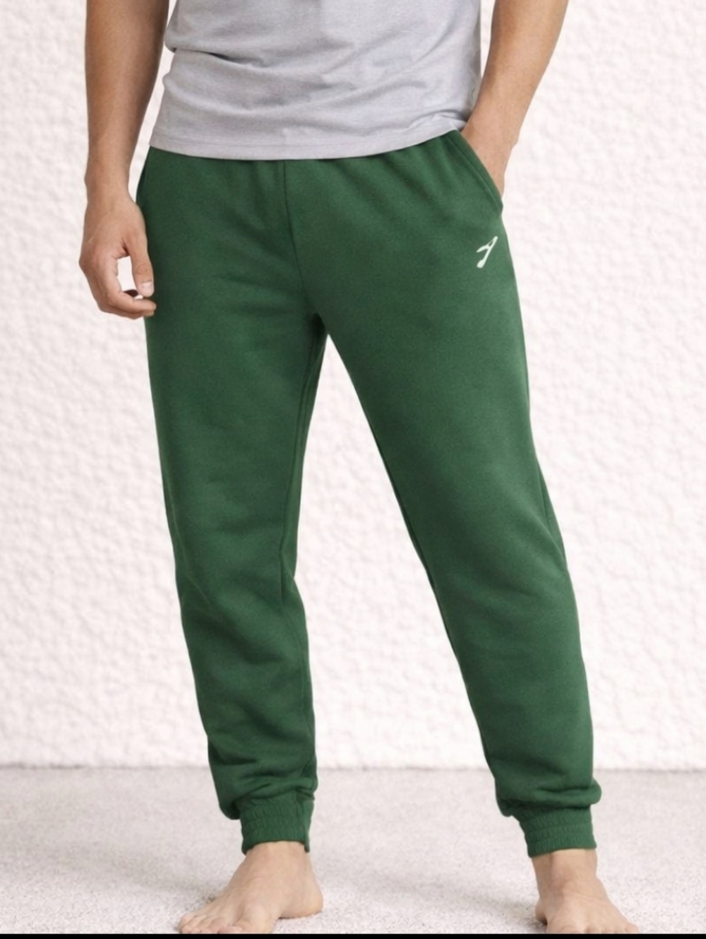 3220 New Gymshark Training Fleece Joggers Regular fit Sz Large Green
